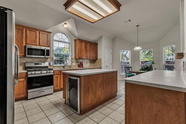 125 Amber Ash DR, Kyle, TX 78640