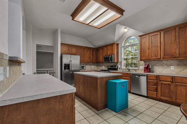 125 Amber Ash DR, Kyle, TX 78640