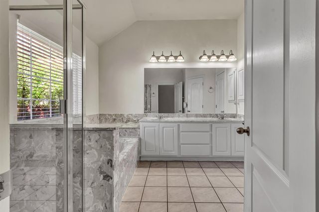 125 Amber Ash DR, Kyle, TX 78640