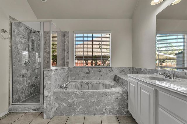 125 Amber Ash DR, Kyle, TX 78640