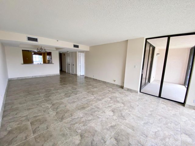 7030 Half Moon Circle 216, Hypoluxo, FL 33462