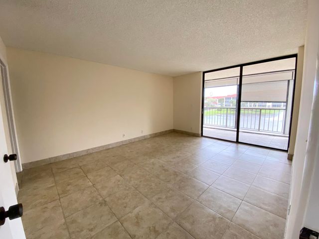 7030 Half Moon Circle 216, Hypoluxo, FL 33462