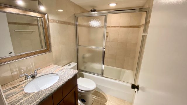 7030 Half Moon Circle 216, Hypoluxo, FL 33462