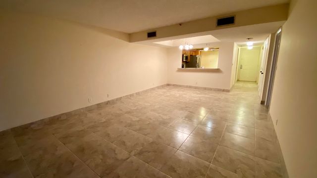 7030 Half Moon Circle 216, Hypoluxo, FL 33462
