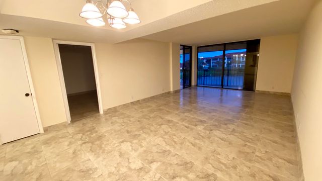 7030 Half Moon Circle 216, Hypoluxo, FL 33462