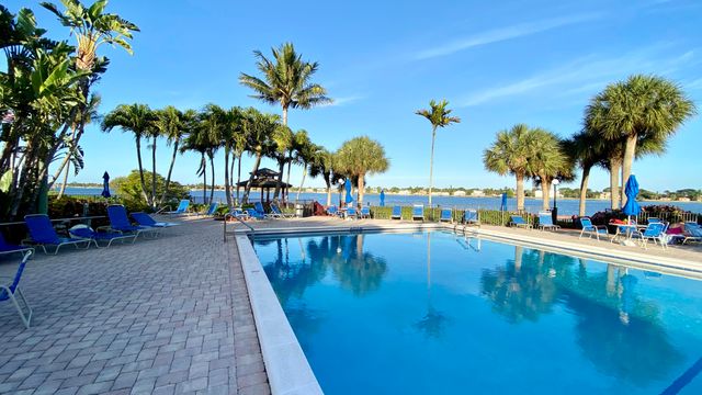 7030 Half Moon Circle 216, Hypoluxo, FL 33462