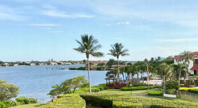 7030 Half Moon Circle 216, Hypoluxo, FL 33462