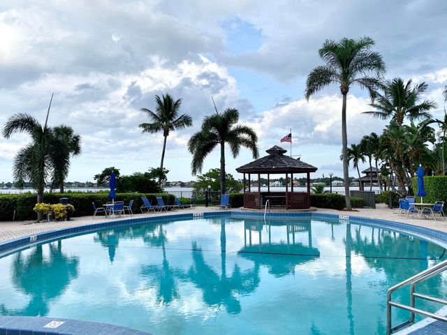 7030 Half Moon Circle 216, Hypoluxo, FL 33462
