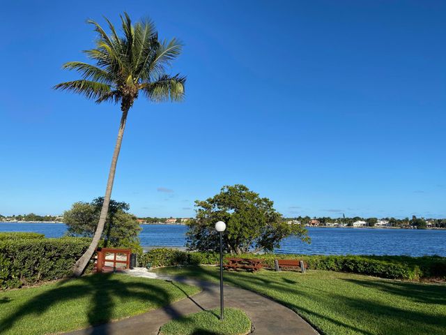 7030 Half Moon Circle 216, Hypoluxo, FL 33462