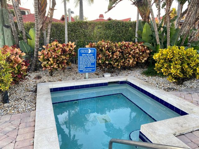 7030 Half Moon Circle 216, Hypoluxo, FL 33462