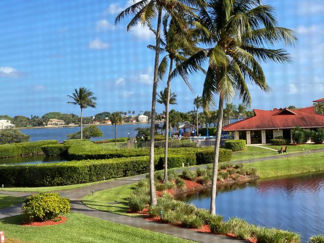 7030 Half Moon Circle 216, Hypoluxo, FL 33462