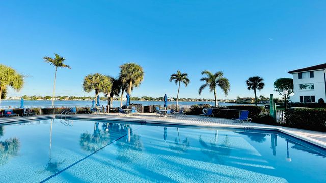 7030 Half Moon Circle 216, Hypoluxo, FL 33462