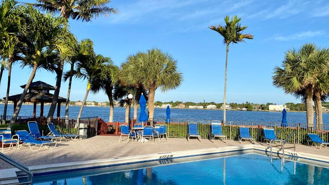 7030 Half Moon Circle 216, Hypoluxo, FL 33462