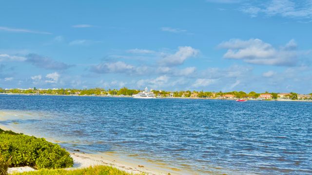 7030 Half Moon Circle 216, Hypoluxo, FL 33462