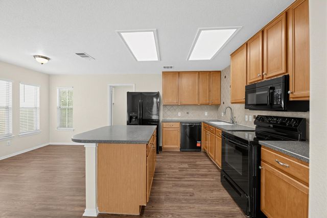 360 Thicket LN, Kyle, TX 78640