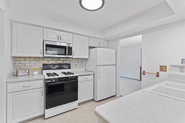 N9W31078 Concord COURT, Delafield, WI 53018