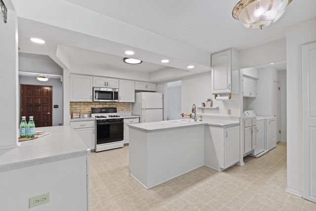 N9W31078 Concord COURT, Delafield, WI 53018