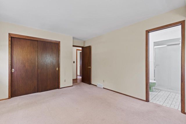 N9W31078 Concord COURT, Delafield, WI 53018