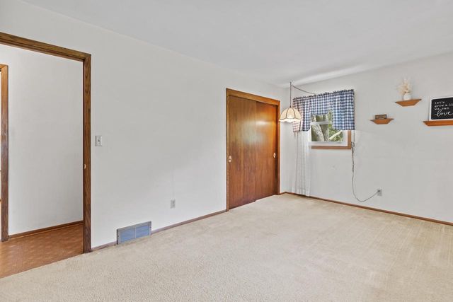 N9W31078 Concord COURT, Delafield, WI 53018