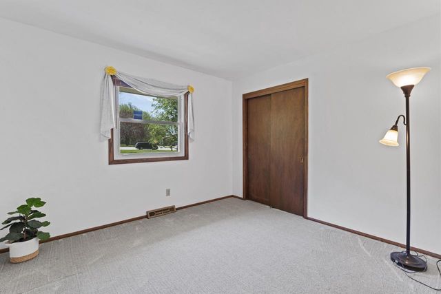 N9W31078 Concord COURT, Delafield, WI 53018