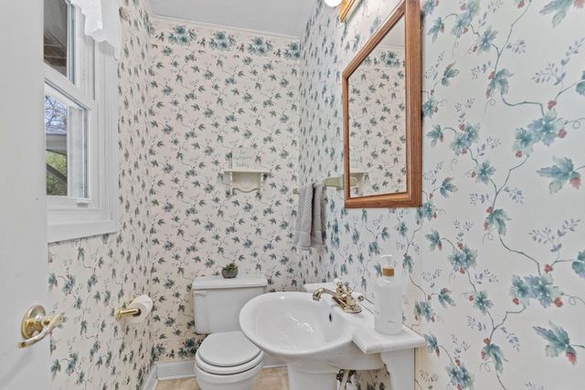 N9W31078 Concord COURT, Delafield, WI 53018
