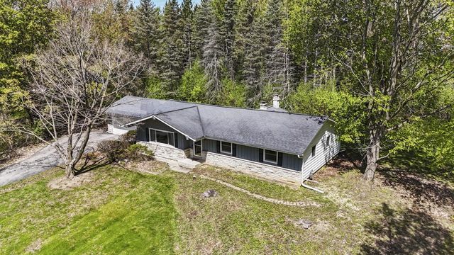 N9W31078 Concord COURT, Delafield, WI 53018