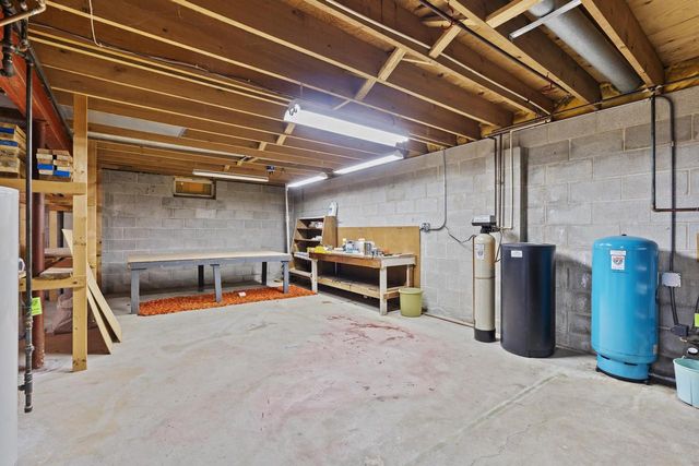 N9W31078 Concord COURT, Delafield, WI 53018