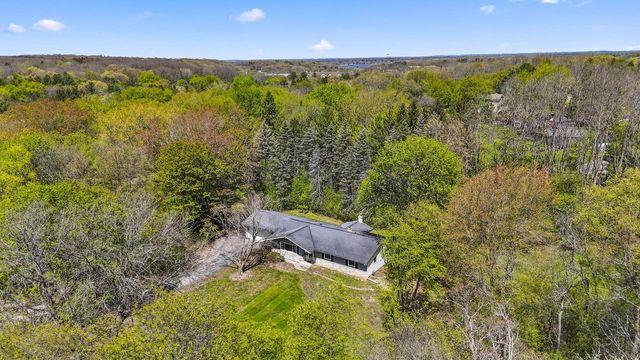 N9W31078 Concord COURT, Delafield, WI 53018