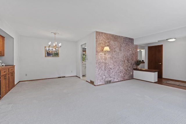N9W31078 Concord COURT, Delafield, WI 53018