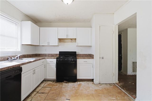 917 Lake Watch Drive, Stone Mountain, GA 30088