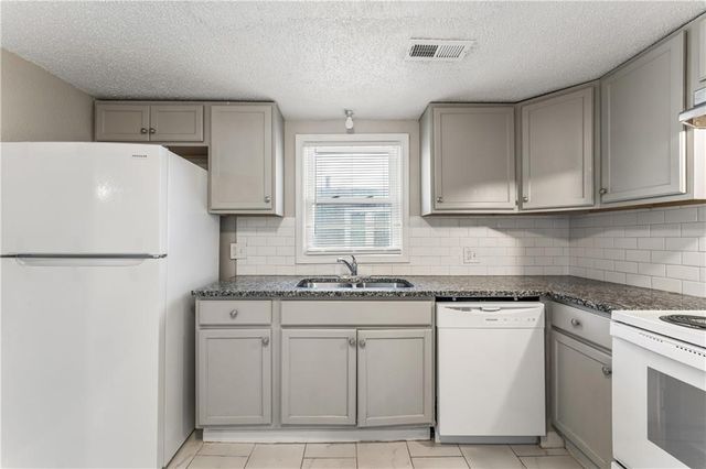 808 S SAVAGE Street, Independence, MO 64050