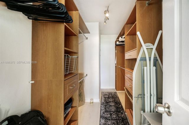 600 NE 36th ST 1414, Miami, FL 33137