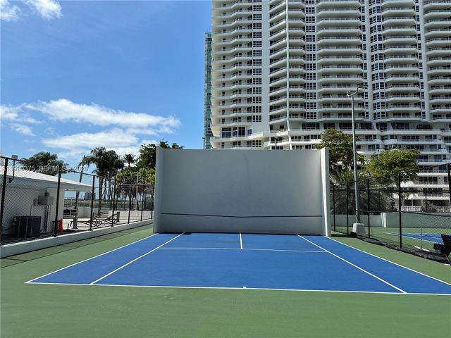 600 NE 36th ST 1414, Miami, FL 33137