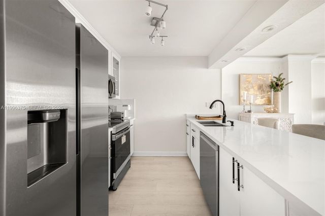 600 NE 36th ST 1414, Miami, FL 33137