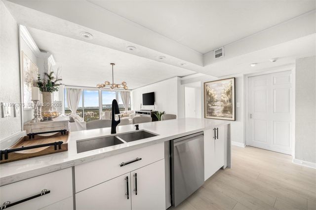 600 NE 36th ST 1414, Miami, FL 33137