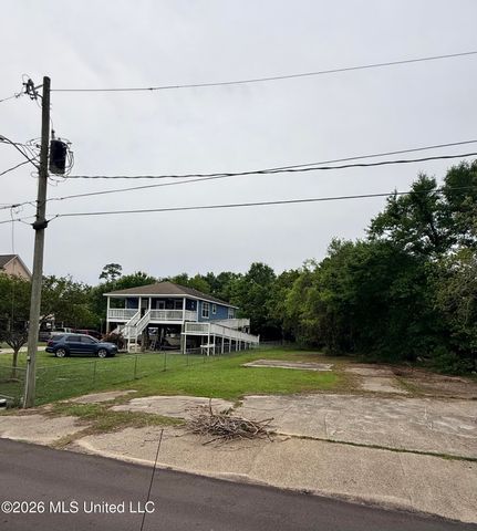 Byrd Avenue, D'iberville, MS 39540