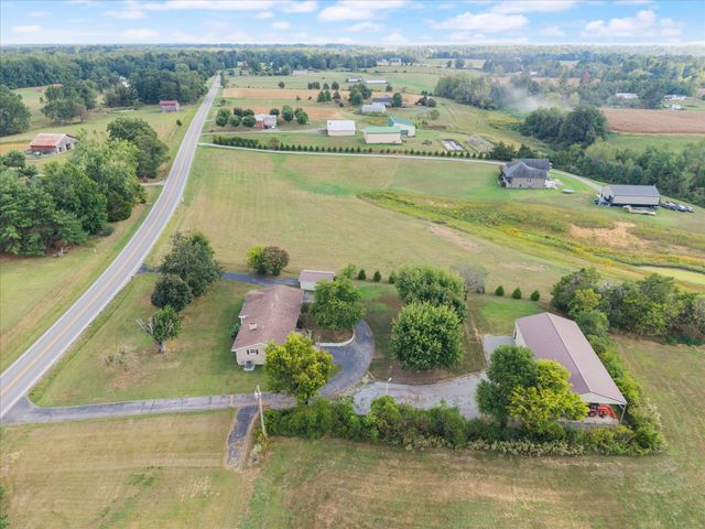 7559 Scottsville Rd, Lafayette, TN 37083