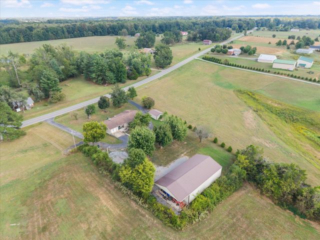7559 Scottsville Rd, Lafayette, TN 37083