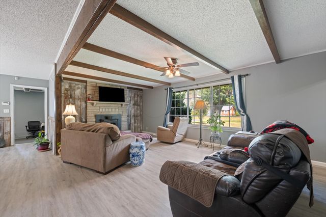 7559 Scottsville Rd, Lafayette, TN 37083