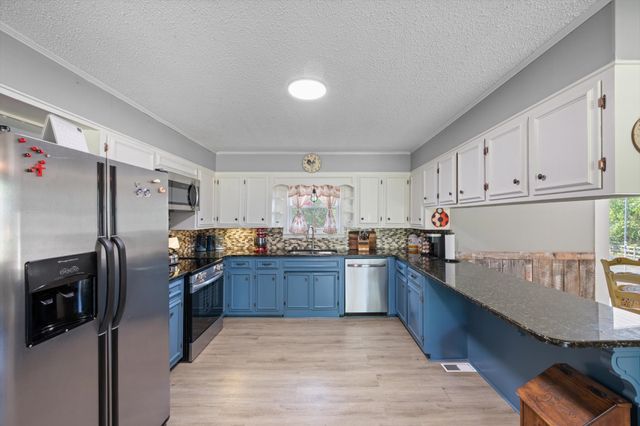 7559 Scottsville Rd, Lafayette, TN 37083