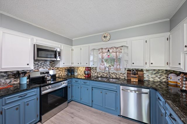 7559 Scottsville Rd, Lafayette, TN 37083