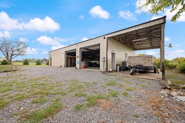 7559 Scottsville Rd, Lafayette, TN 37083