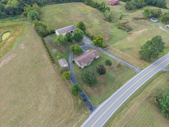 7559 Scottsville Rd, Lafayette, TN 37083