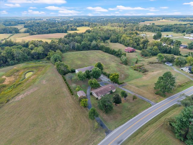 7559 Scottsville Rd, Lafayette, TN 37083