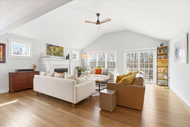 32 Pebble Beach Dr, Plymouth, MA 02360