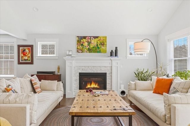 32 Pebble Beach Dr, Plymouth, MA 02360
