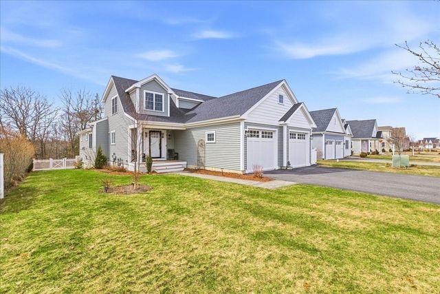 32 Pebble Beach Dr, Plymouth, MA 02360