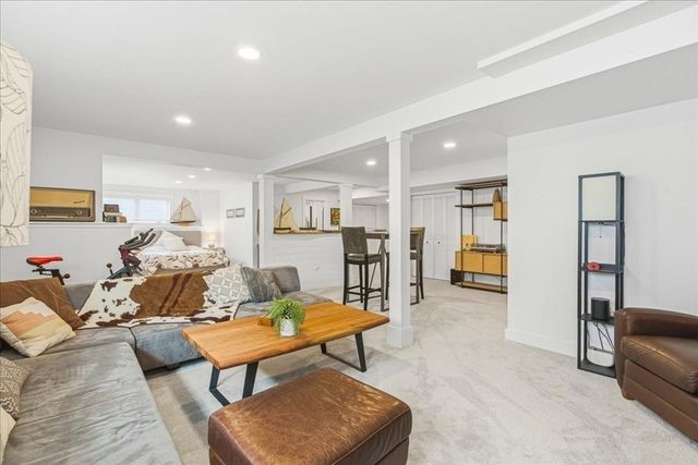 32 Pebble Beach Dr, Plymouth, MA 02360