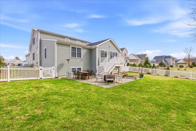 32 Pebble Beach Dr, Plymouth, MA 02360