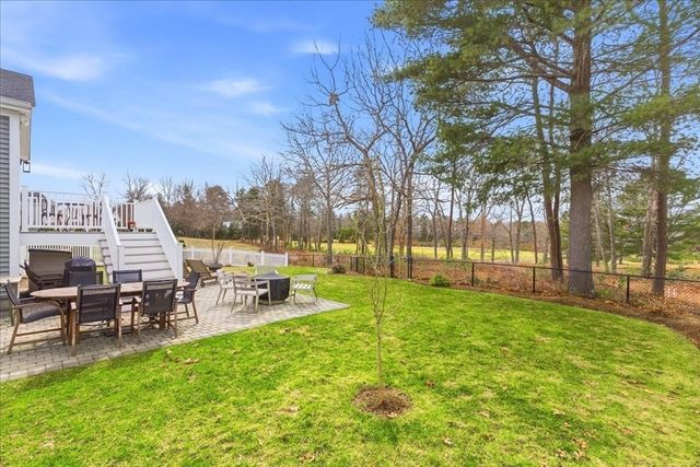 32 Pebble Beach Dr, Plymouth, MA 02360
